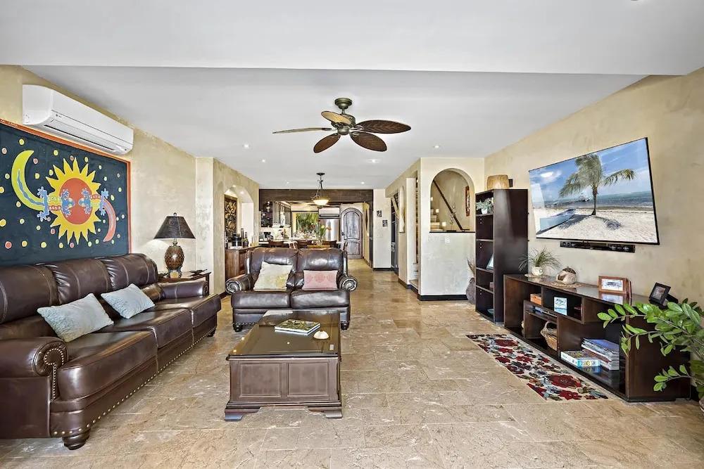 Luxury beachfront unit in Flamingo right in front of the waves