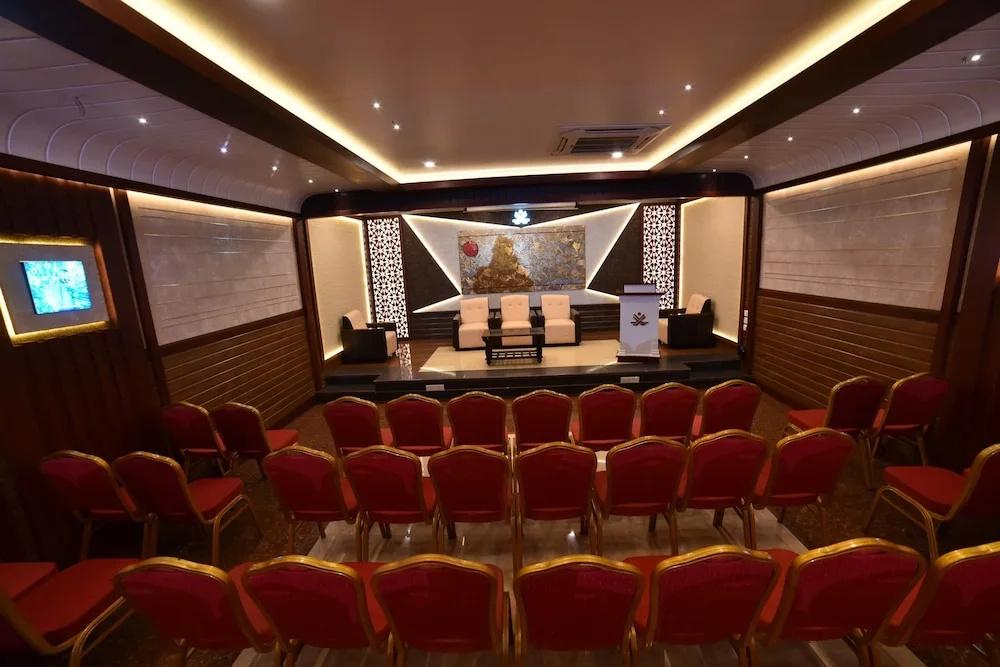 фото Hotel Vashanth Krishna