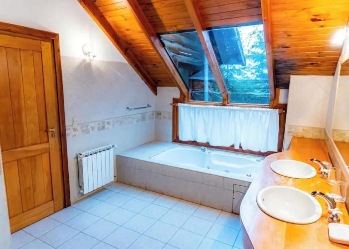 Amazing 4 Bedroom Chalet Villa Traful VT1 by Apartments Bariloche