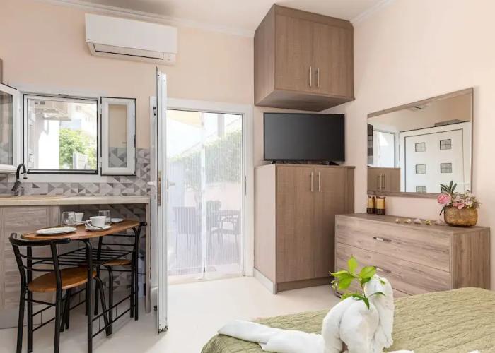 Fouki Studio lovely Ipsos beach getaway