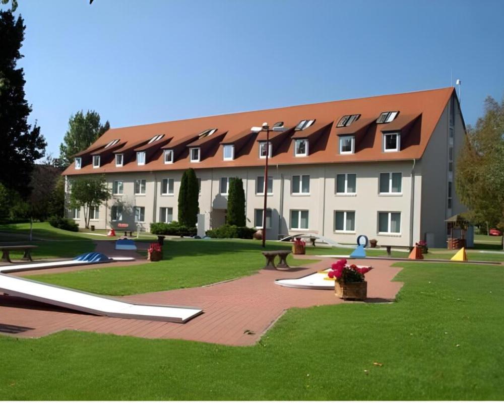 Bernstein Acamed Resort