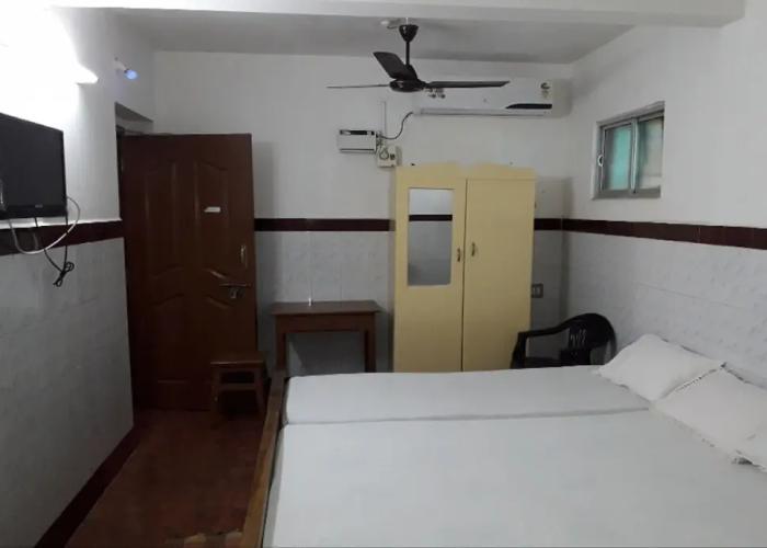 Parisha Residency - Temple Side Hotel