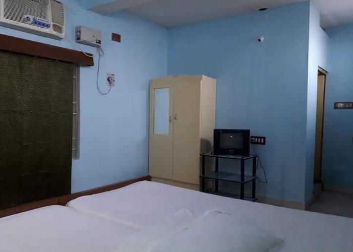 Parisha Residency - Temple Side Hotel