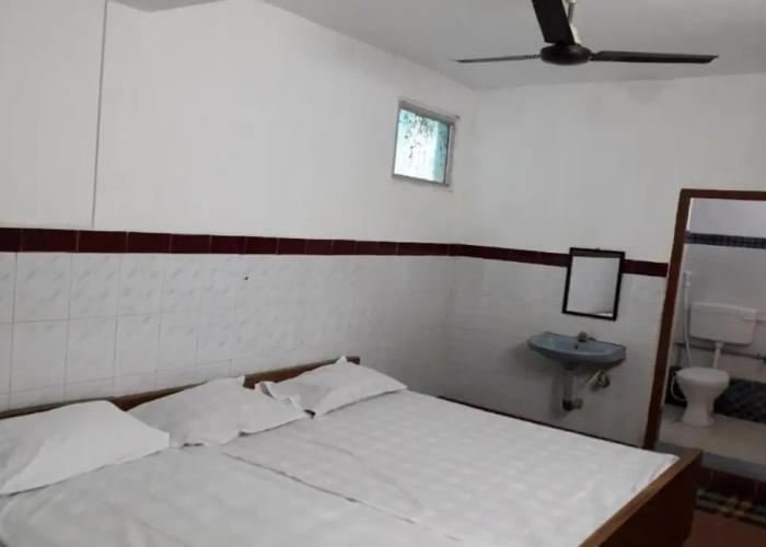 Parisha Residency - Temple Side Hotel