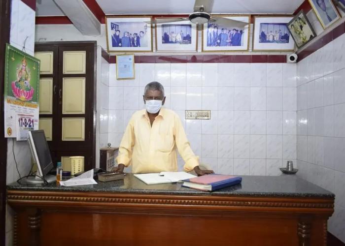 Parisha Residency - Temple Side Hotel