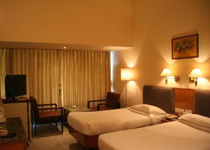 Hotel Parisutham
