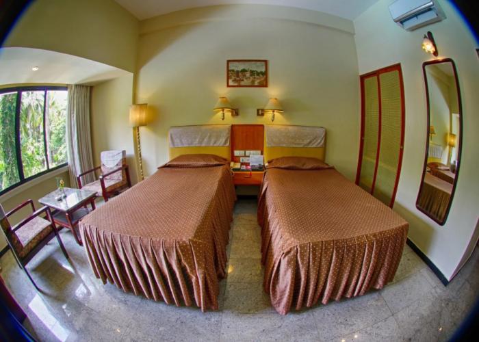 Hotel Parisutham