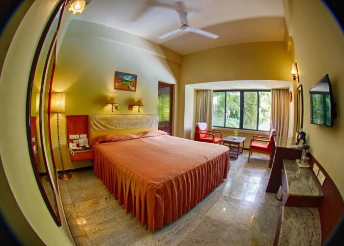 Hotel Parisutham