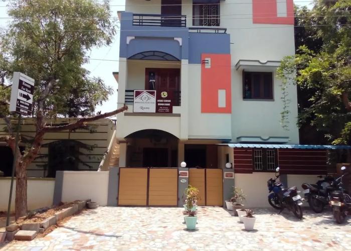 Hotel Barnabas Homestay