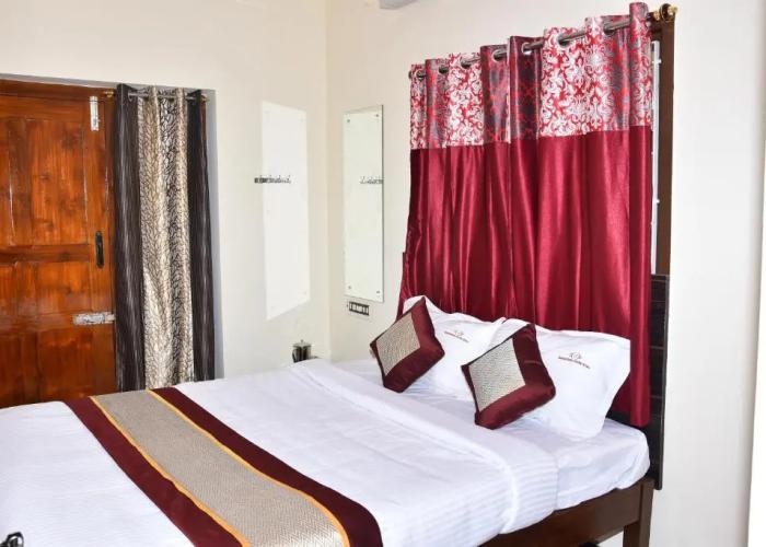 Hotel Barnabas Homestay