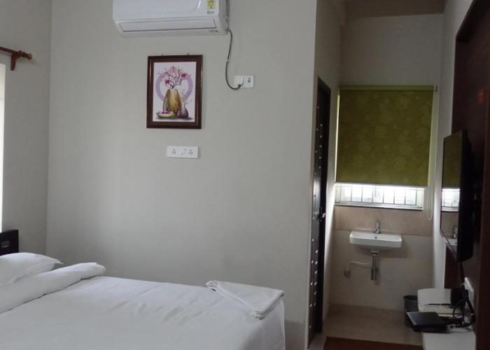 Hotel AKSHITH Inn