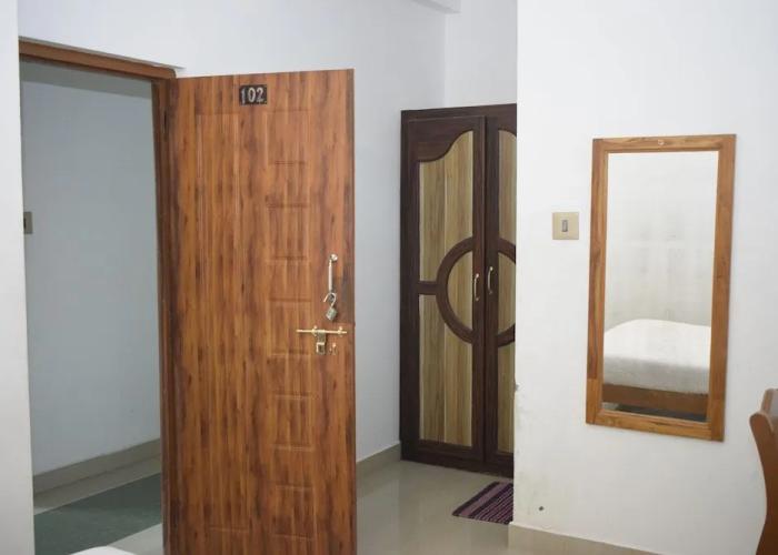 Haleemas Residency