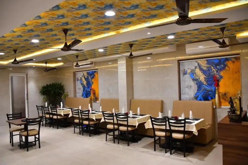 фото Hotel Adhikrishna Arcade