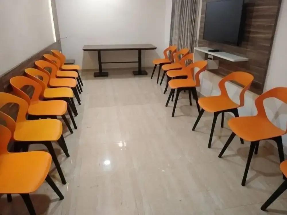 фото Hotel Adhikrishna Arcade