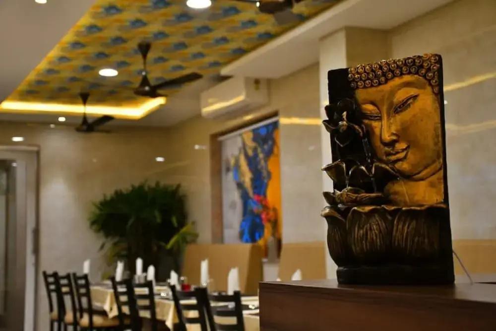 фото Hotel Adhikrishna Arcade