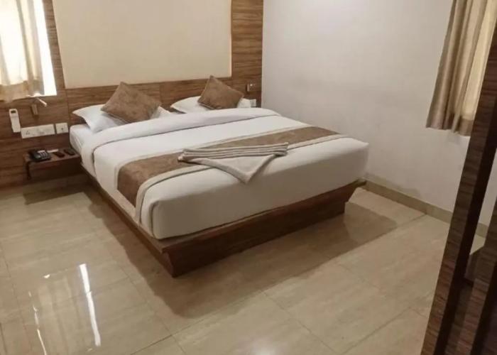 Hotel Adhikrishna Arcade