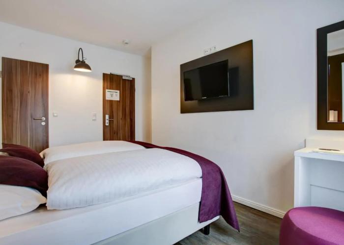 Hotel West