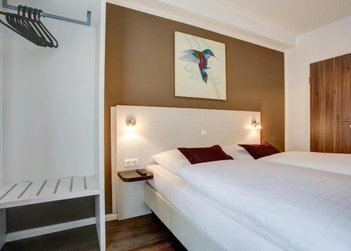 Hotel West