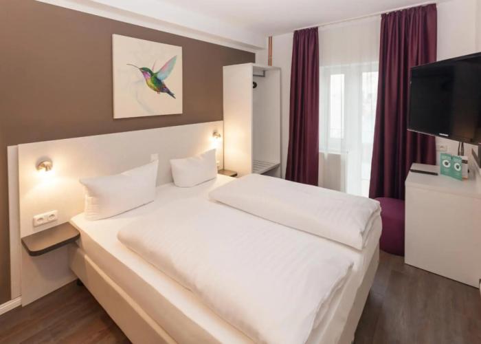 Hotel West