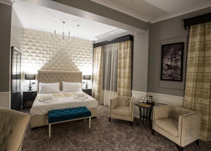 Peninsula Boutique Hotel