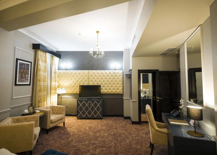 Peninsula Boutique Hotel