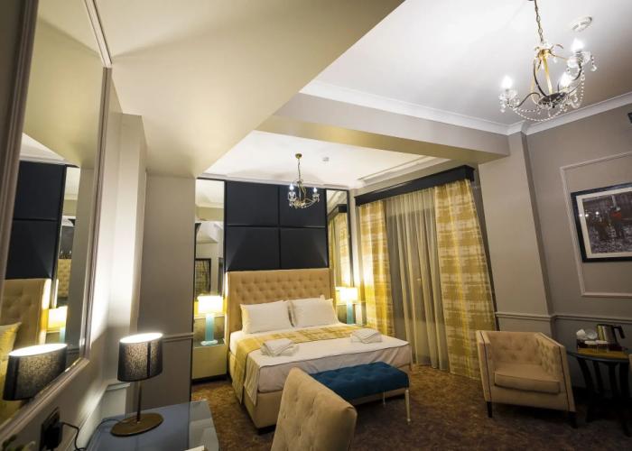 Peninsula Boutique Hotel