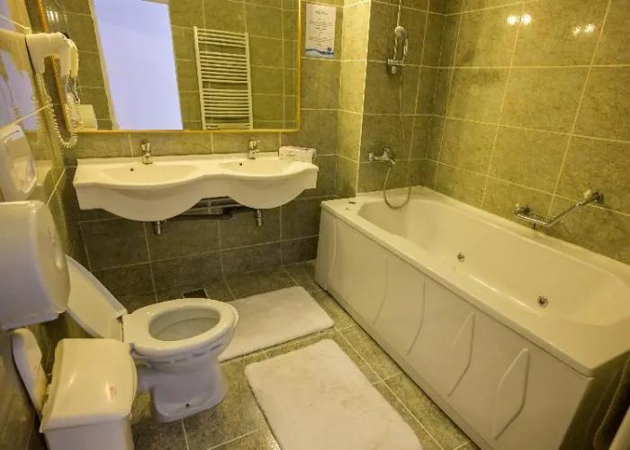 Queen Vera Hotel