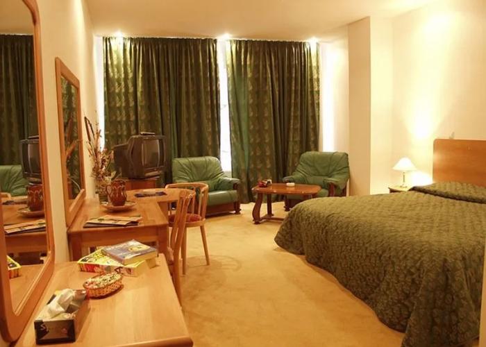 Queen Vera Hotel