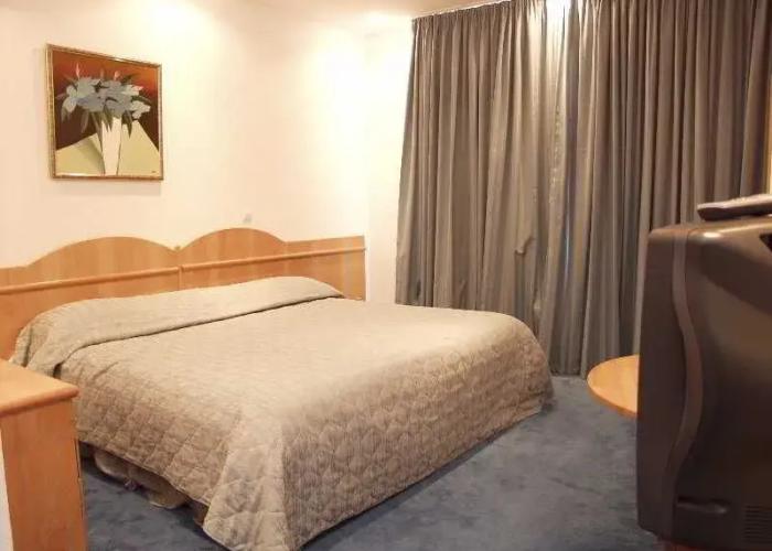 Queen Vera Hotel