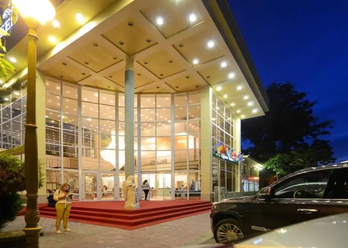 Queen Vera Hotel