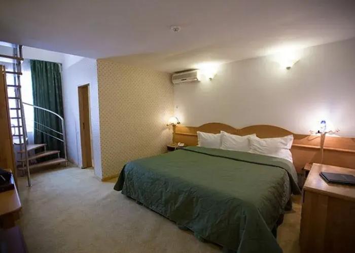 Queen Vera Hotel