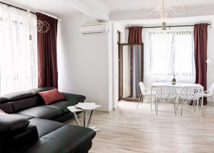 Deluxe Nicolle Solid Residence Mamaia