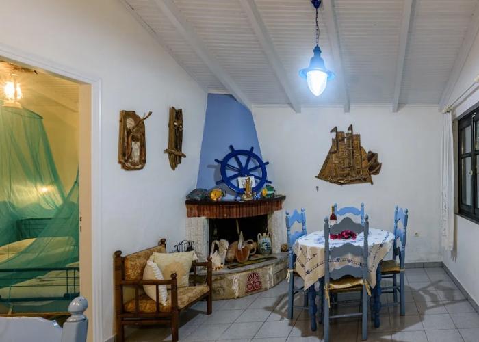 The Blue House Seaside Retreat - Fully Equipped