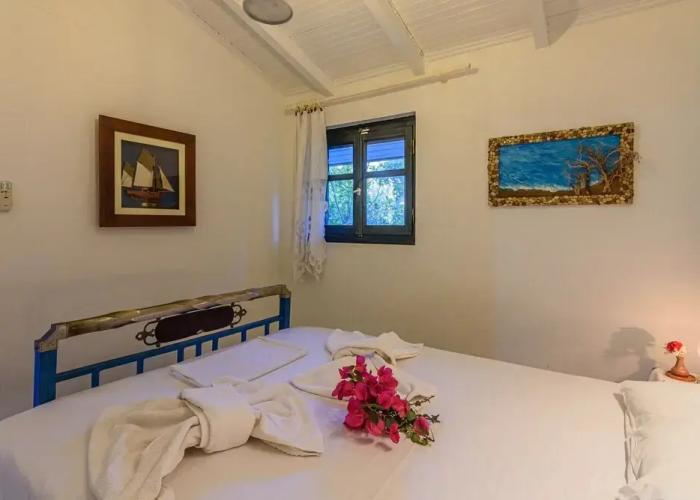 The Blue House Seaside Retreat - Fully Equipped