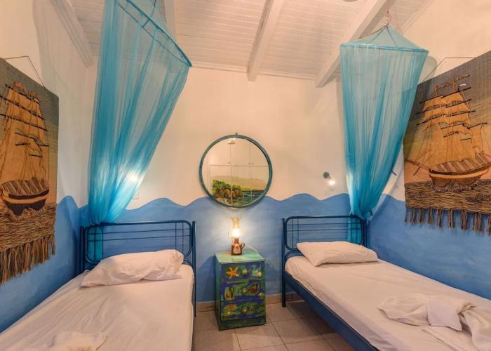 The Blue House Seaside Retreat - Fully Equipped