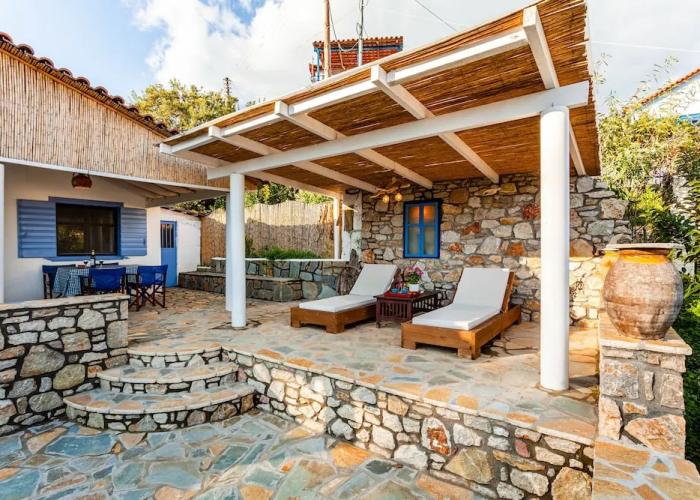 The Blue House Seaside Retreat - Fully Equipped