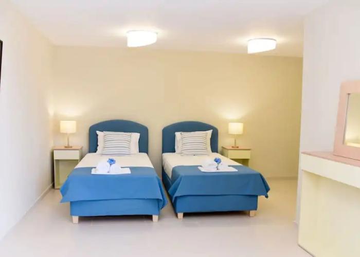 Aurora Luxury Retreat - Beachfront & Private Pool