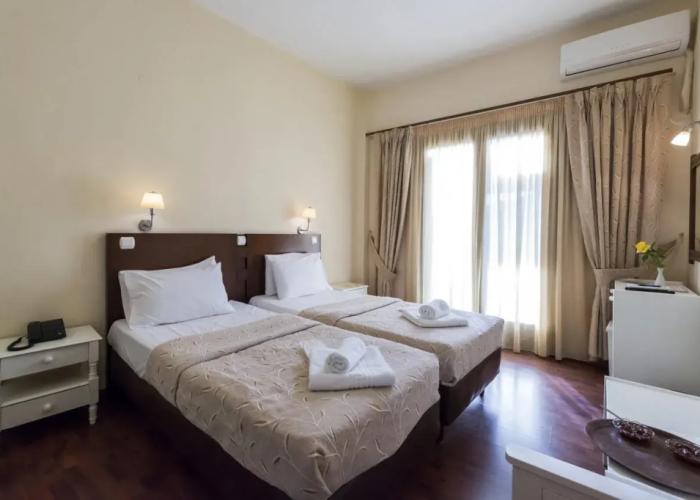 Akrogiali Hotel