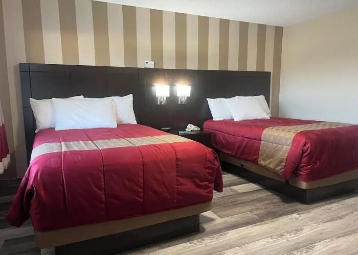 Colonial House Motor Inn