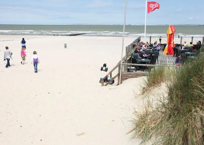 Restyled Holiday Home With two Bathrooms, Beach at 500 m