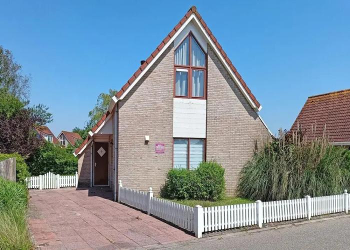 Appealing Bungalow With Garden