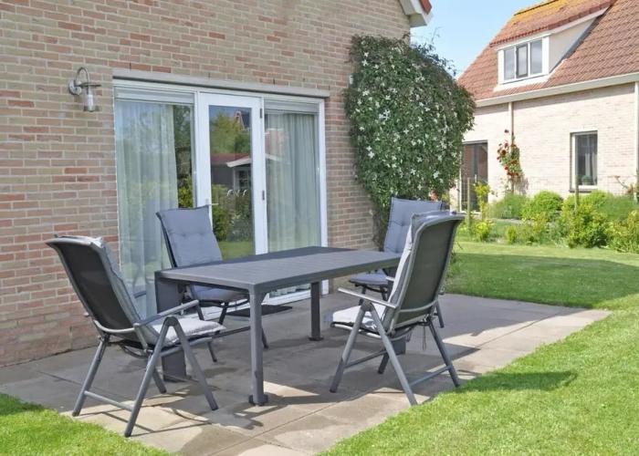 Beachside Retreat With BBQ Garden