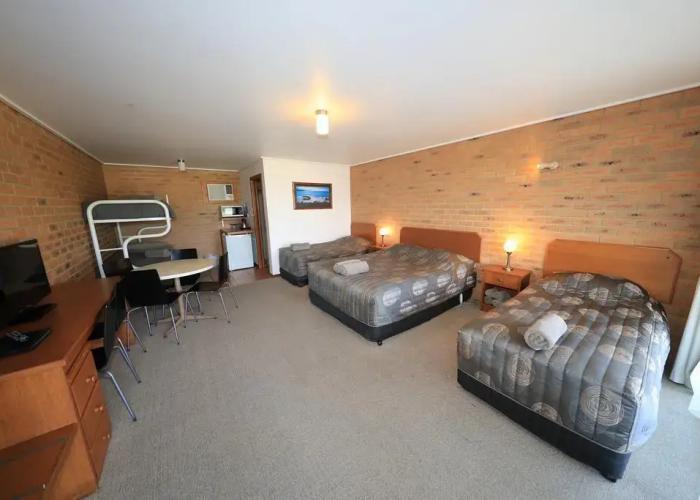 Quays Motel San Remo