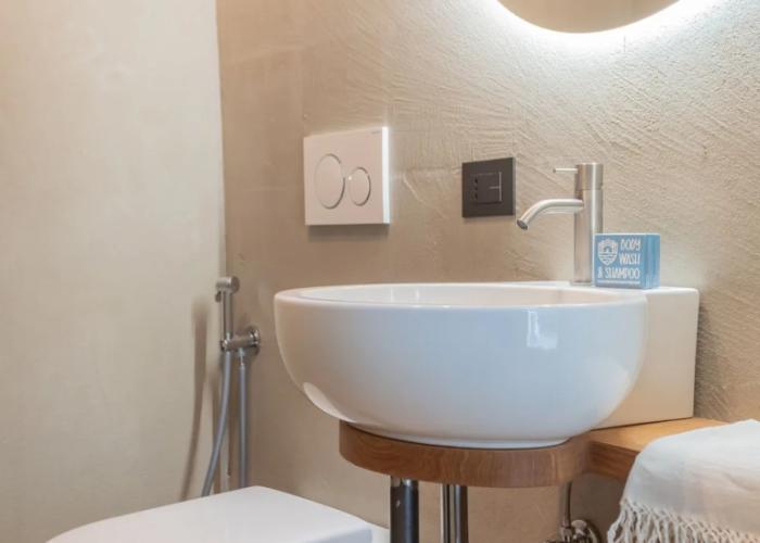 Rebecca Suite Nearby Urio s Castle