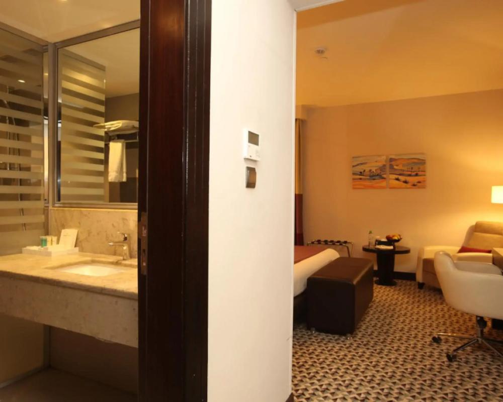 фото Golden Tulip Hail