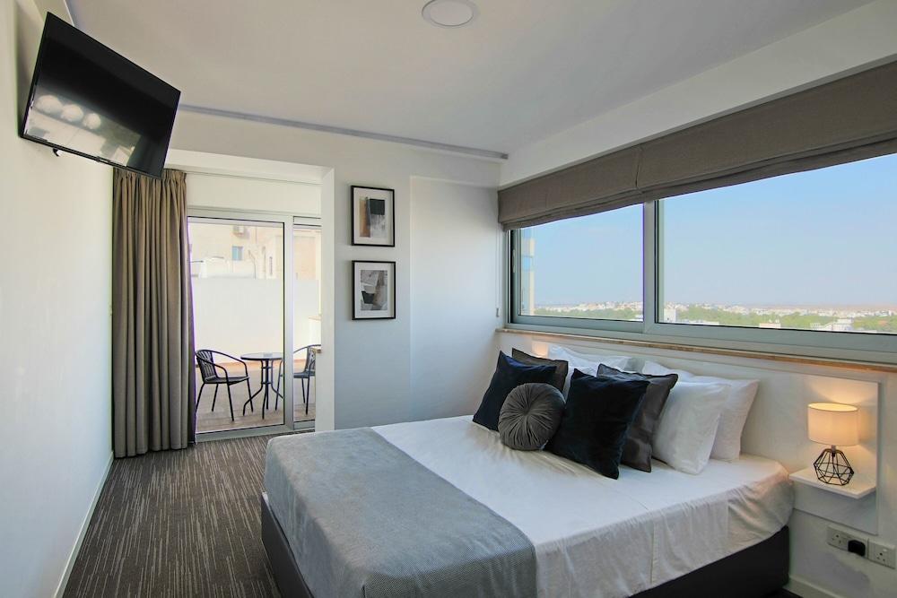 фото Phaedrus Living Luxury Suite Nicosia 501