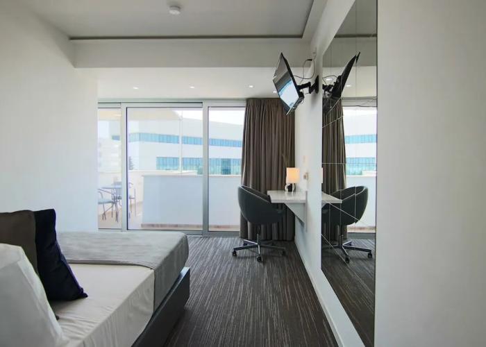 Phaedrus Living Luxury Suite Nicosia 504