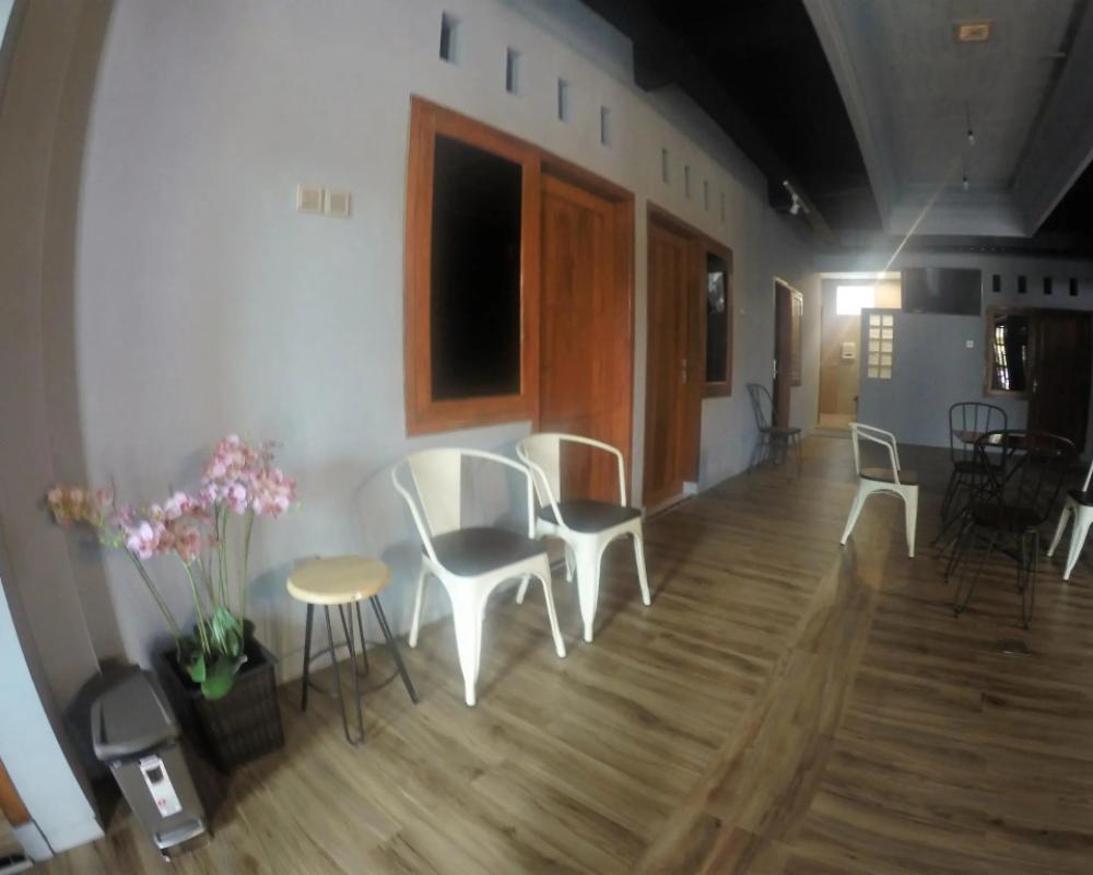 фото InnBox Capsule Hotel