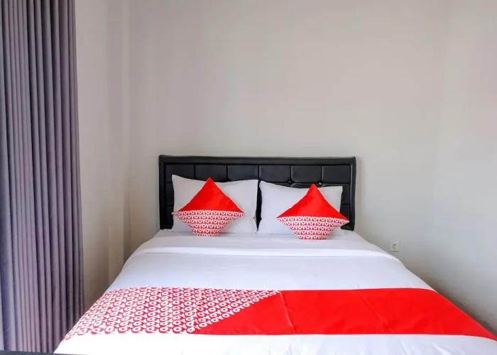 OYO 1352 Jember Town Square Residence