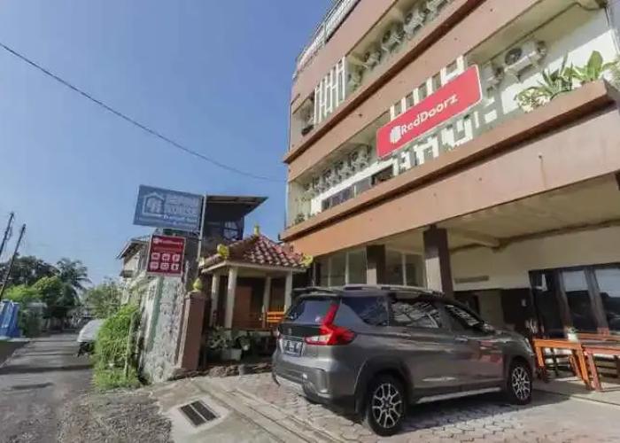 RedDoorz Syariah near Universitas Jember